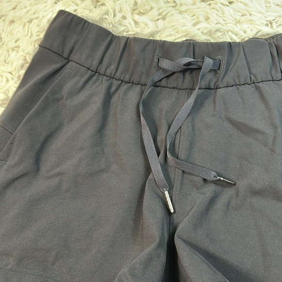 Lululemon On The Fly Short *2.5" Black - Picture 2 of 5